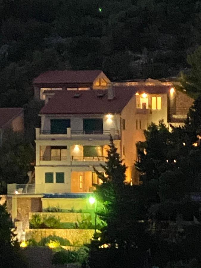 Villa Relax , With Seaview And Two Pools Near Beach 斯塔里格勒 外观 照片