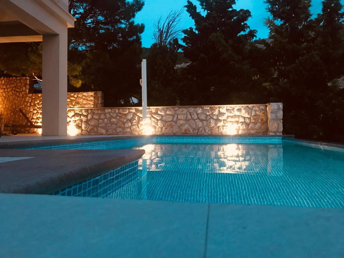 Villa Relax , With Seaview And Two Pools Near Beach 斯塔里格勒 外观 照片