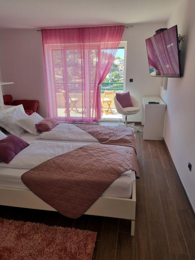 Villa Relax , With Seaview And Two Pools Near Beach 斯塔里格勒 外观 照片